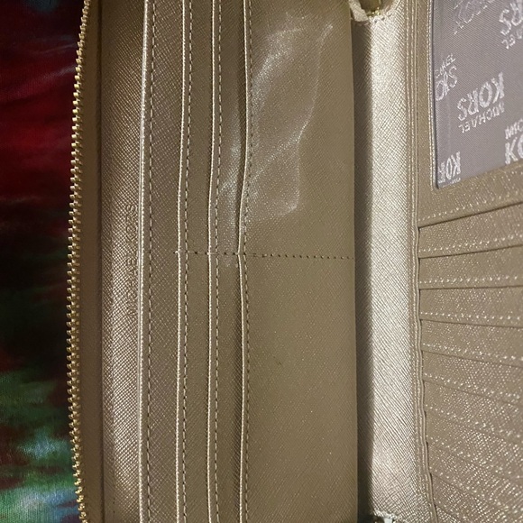 Shiny gold Michael Kors wrist wallet! - Picture 5 of 13